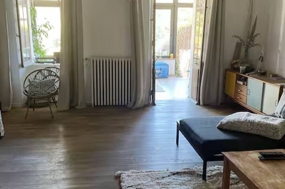 Provencal House in Grans, Aix-en-Provence region