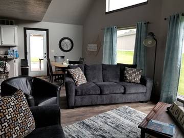 Log Cabin for 10 Guests in Iowa, USA, Picture 2