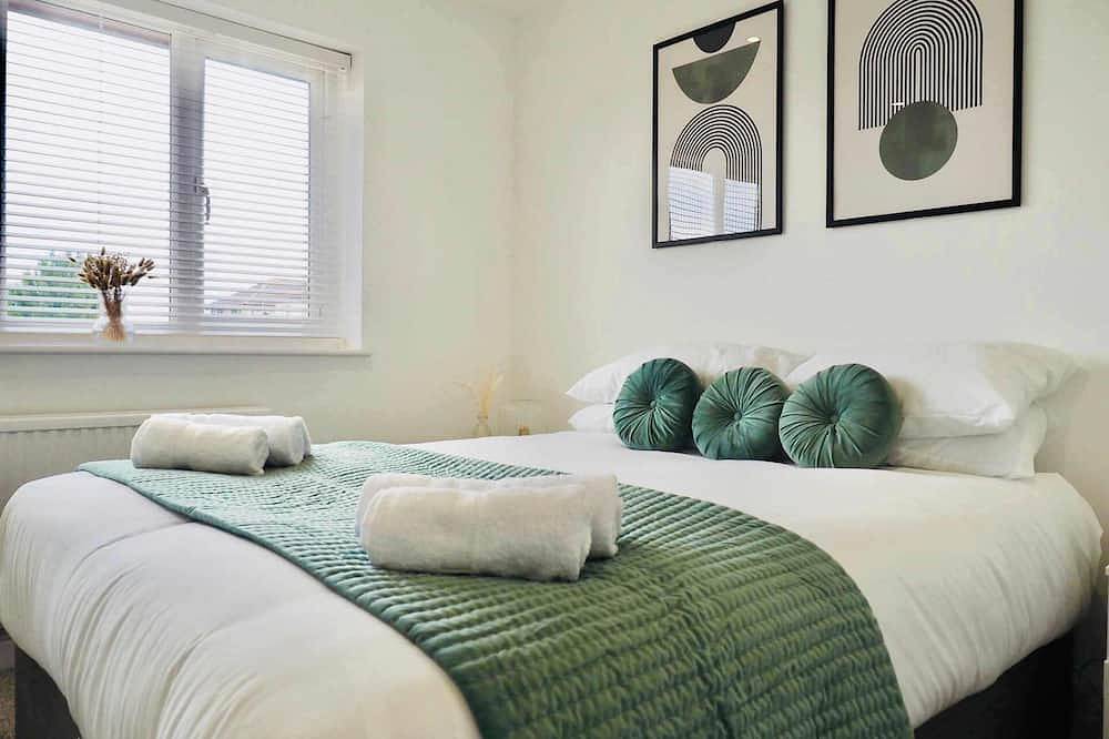 Comfortable 3Br Stay w/ Parking | Taunton in Taunton, Somerset