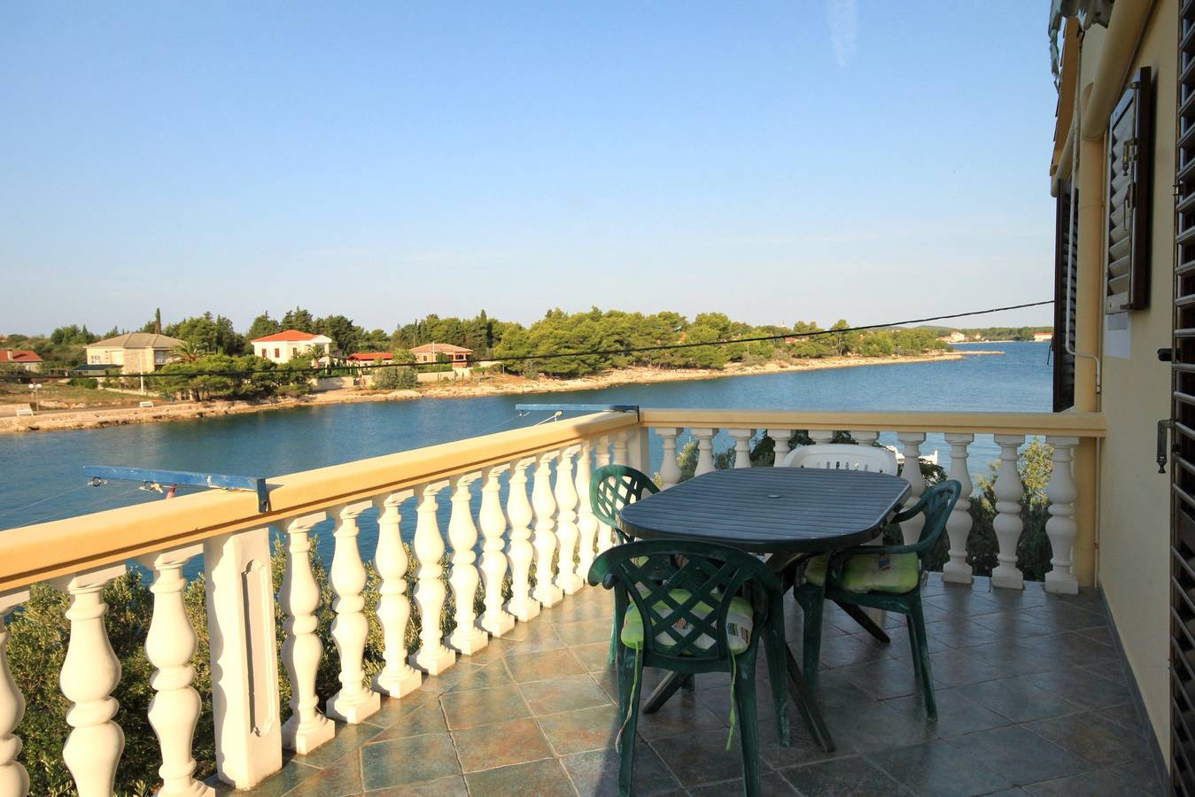 Ganze Wohnung, 2-Zimmer-Ferienwohnung am Strand Ugljan A-846-b in Ugljan, Insel Ugljan