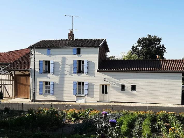 Gîte pour 6 personnes, avec jardin dans Frampas