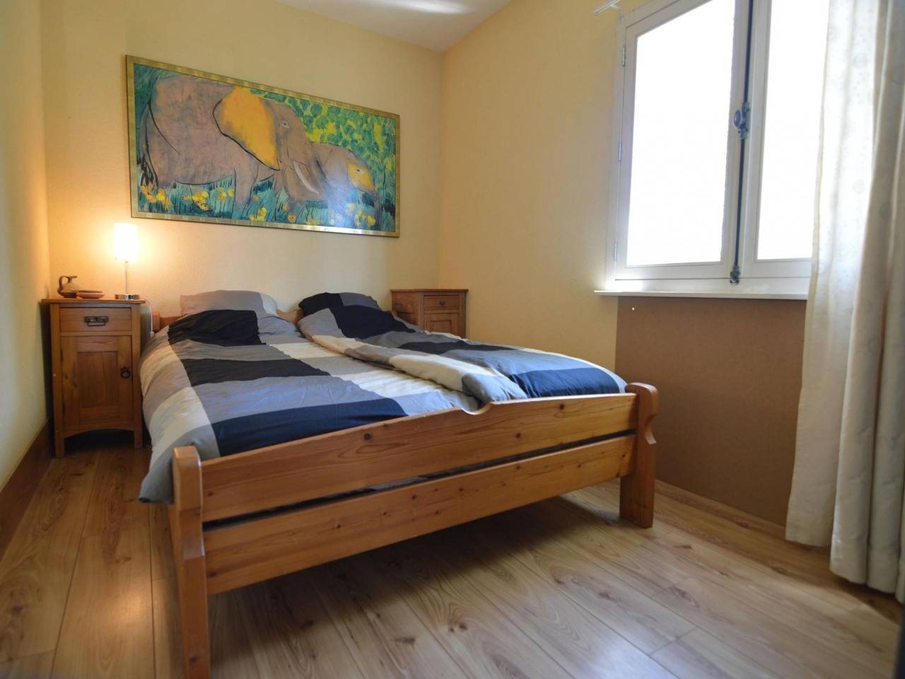 Holiday home with covered terrace at the edge of the Parc Regional du Morvan in Saint-Honoré-les-Bains, Parque natural de Morvan