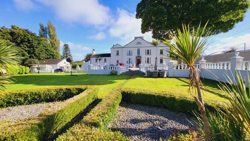 Holiday rental for 17 people, with Hot tub and Terrace as well as Garden and Pool in Navan