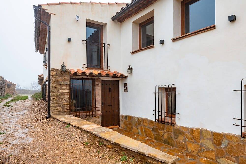 Apartamento 'El Nido' con vistas a la montaña, terraza privada y jardín privado in Villafranca de Cid, Provincia de Castellón