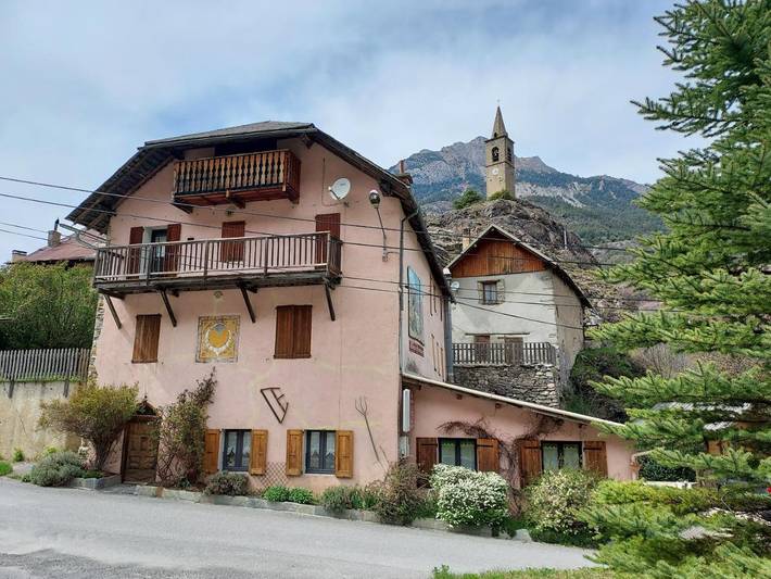 Auberge pour 4 personnes, avec terrasse et vue à Méolans-Revel