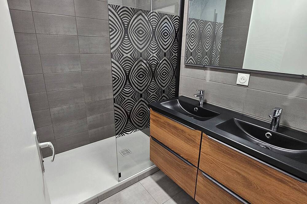 Appartement entier, Appartement neuf  pour 8 / 9 personnes au cœur de Dinan ( avec parking ) in Dinan, Région de Dinan