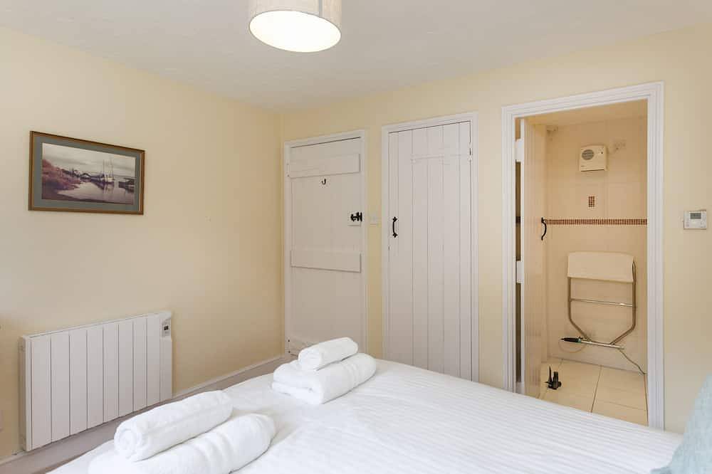Burnham B -  a self catering cottage that sleeps 4 guests  in 2 bedrooms in Blakeney, Norfolk Coast