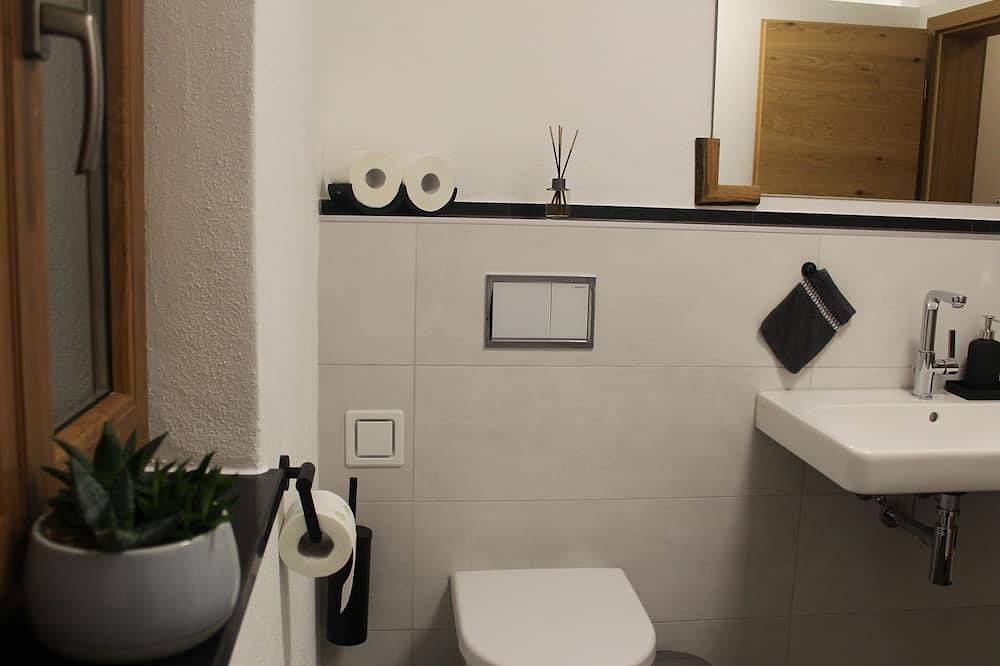 Ganze Wohnung, Ferienwohnung an der Jodquelle, 38 qm Obergeschoss, 1 separates Schlafzimmer in Kurf, Bad Endorf