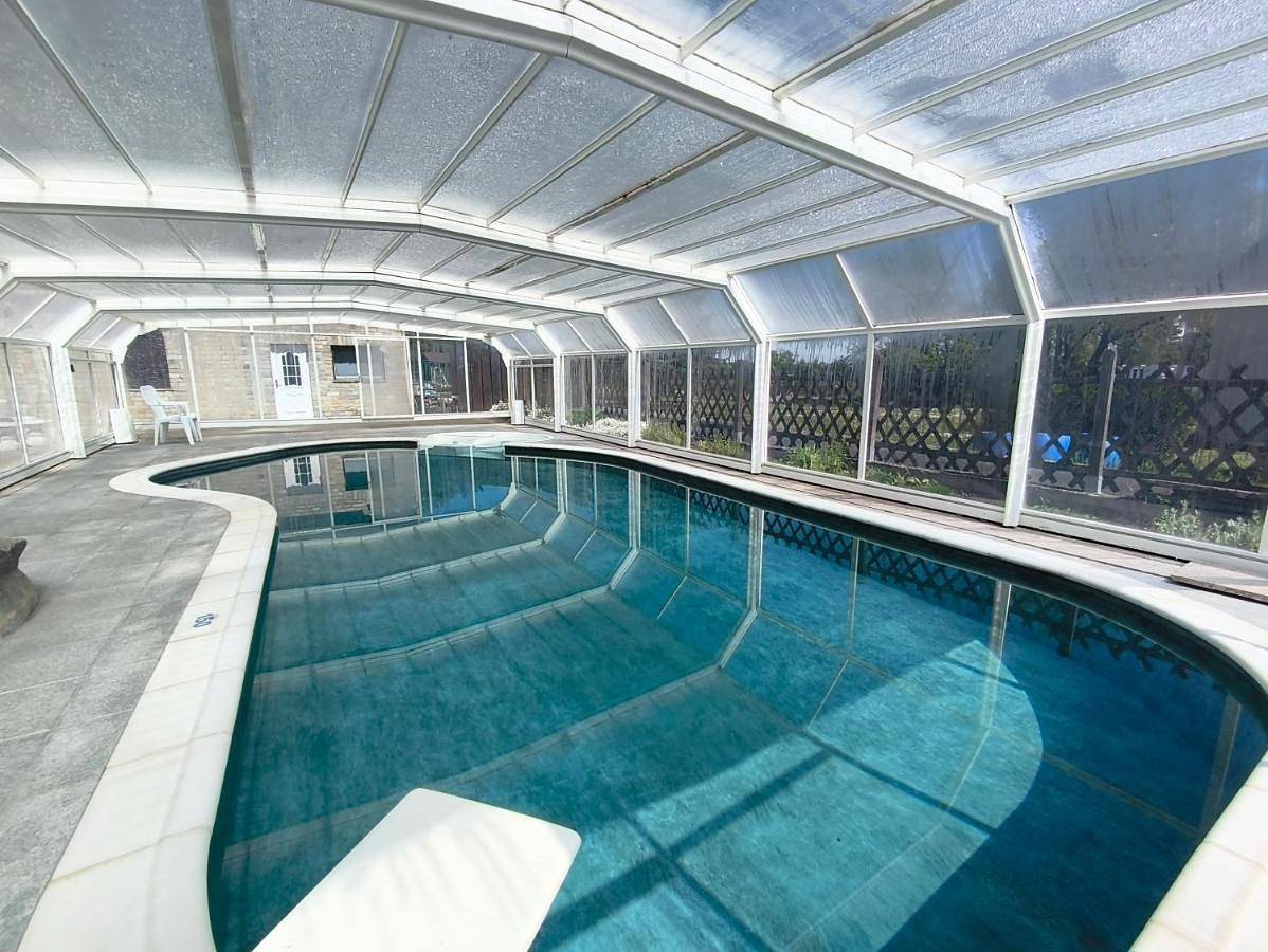 Maison 5 étoiles avec Piscine couverte Jardin Zen et Arcade in Holving, Sarreguemines