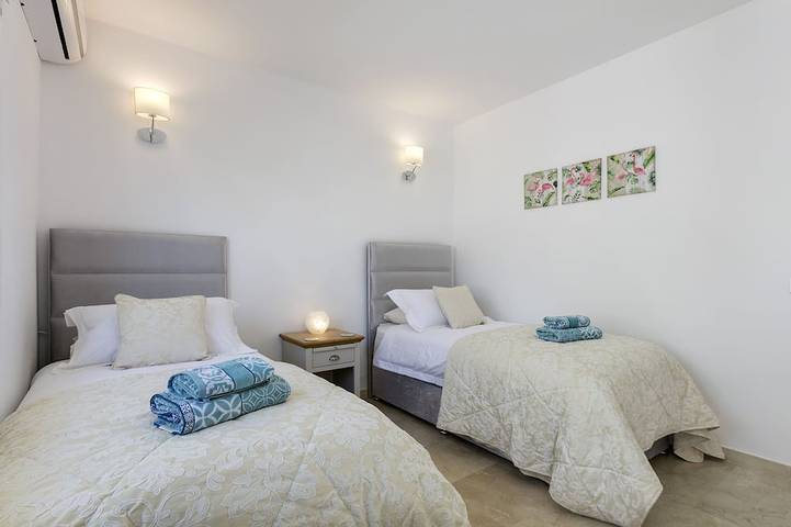 Luxueuse villa de 3 chambres en bord de mer, située à quelques minutes de toutes les commodités in San Pedro Alcantara, Marbella