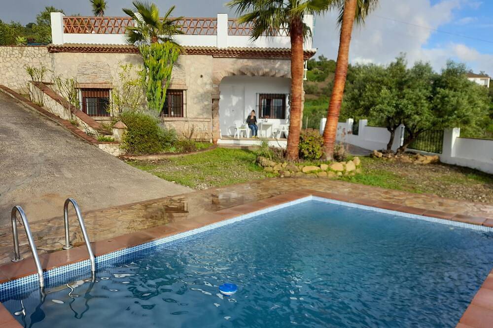 Las Palmeras, romantic vacation home with private pool in a secluded location in Algodonales, White Villages