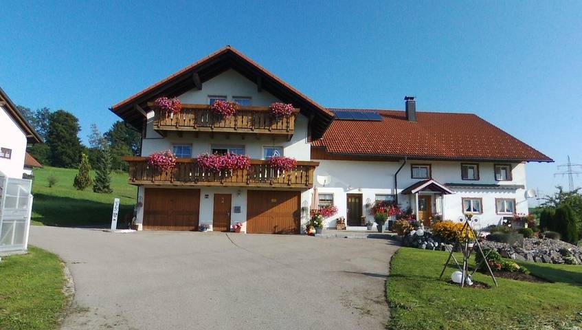 Ferienwohnung für 6 Personen, mit Balkon und Terrasse in Isny im Allgäu