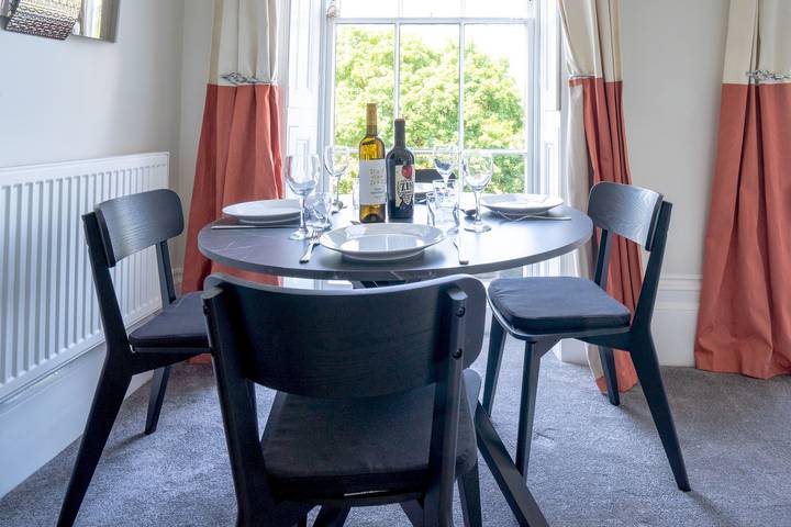 Ganze Wohnung, Ferienwohnung für 4 Personen mit Balkon in Cheltenham, Gloucestershire