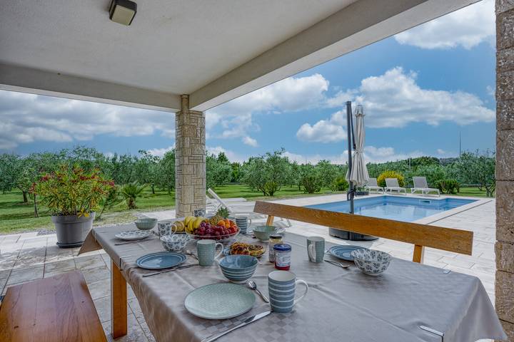 Ferienhaus für 6 Personen, mit Meerblick und Balkon sowie Pool, kinderfreundlich in Medulin - 3