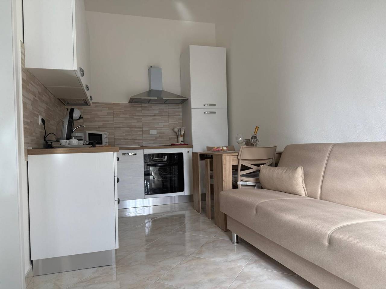 Apartamento entero, Apartamento 'Domus Teresa' en el centro de Capoterra para 2 personas in Capoterra, Provincia de Cagliari