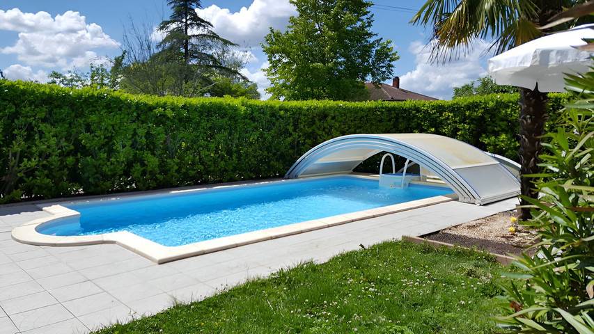 Gîte pour 5 personnes, avec Terrasse ainsi que Jardin et Piscine