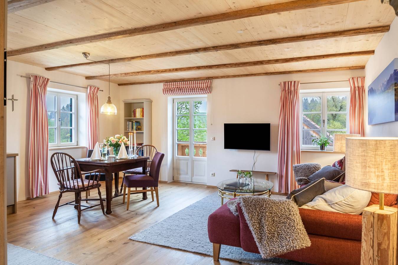 Entire apartment, Apartment 'Lisbeth' with Shared Garden, Balcony, and Wi-Fi in Rottenbuch, Romantische Straße