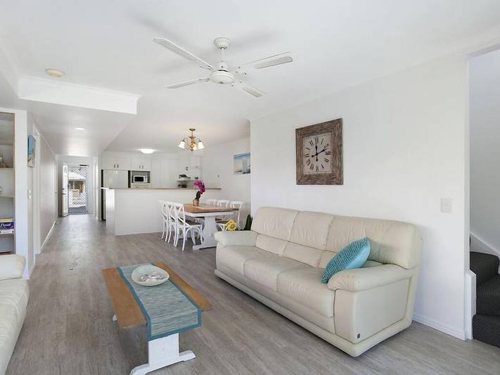 Holiday home for 6 people, with garden and hot tub, with pets in Noosaville