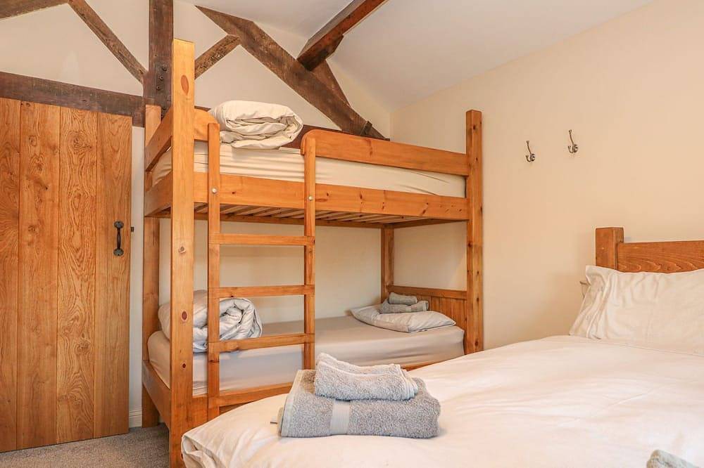 Columbine Barn, pet friendly, character holiday cottage in Bradwell in Bradwell (Derbyshire Dales), Derbyshire