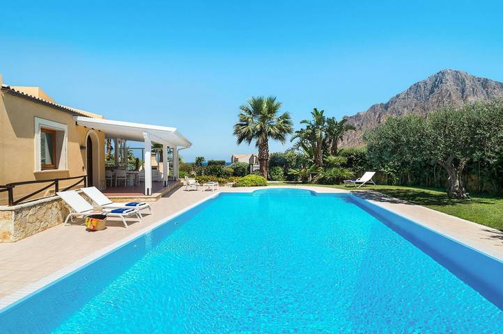 Villa per 6 persone, con piscina e terrazza a Custonaci