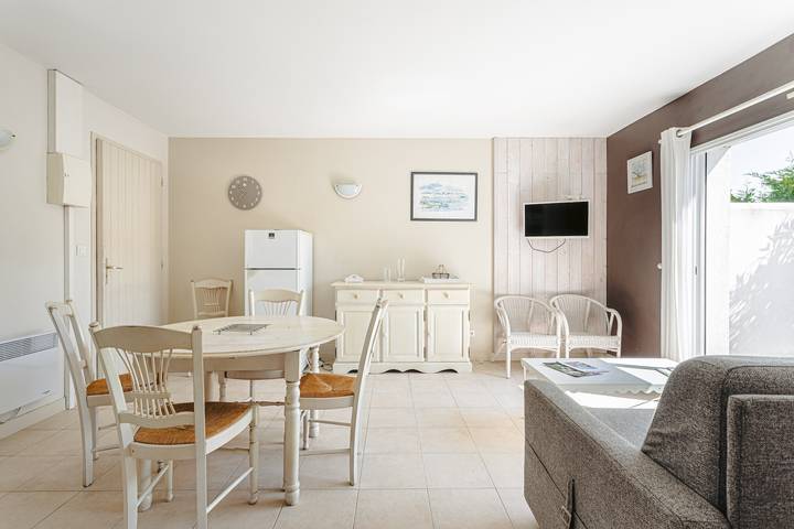 Pingette 4: Comfort House Île de Ré - Pool, South Terrace & Modern Amenities in Le Bois-Plage-en-Ré, Ile de Re