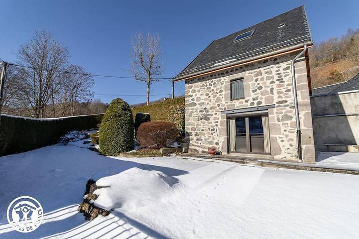 Gîte pour 4 personnes, avec jardin à Besse-et-Saint-Anastaise