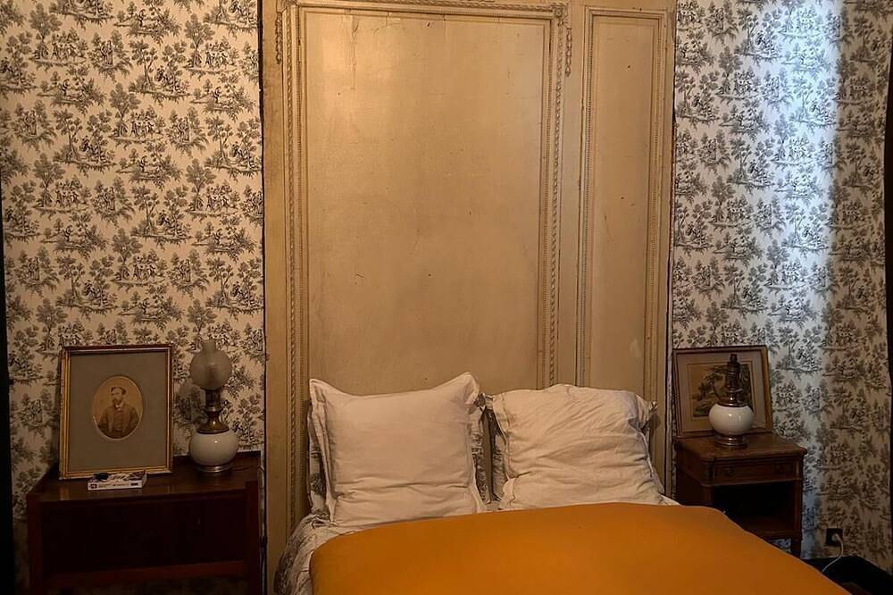 Manoir Blossom rénové, proche de Reims pour découvrir la Champagne-Ardennes. in Vouziers, Ardennes