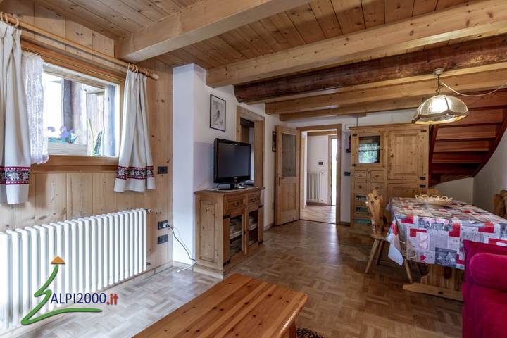 Apartamento vacacional entero, Apartamento de vacaciones para 6 personas con jardín in Canazei, Dolomiti Superski