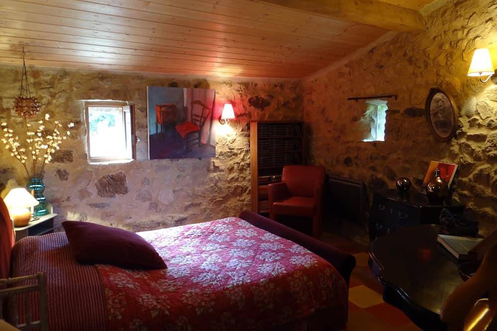 Gîte de charme ★★★★ dans ferme fortifiée du Xviii in Plats, Région de Tournon-sur-Rhône