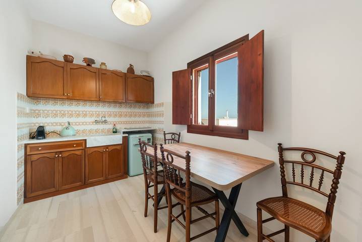 The San Villa with Sea View and Private Hot Tub in Ormos Ammoudiou, Oia