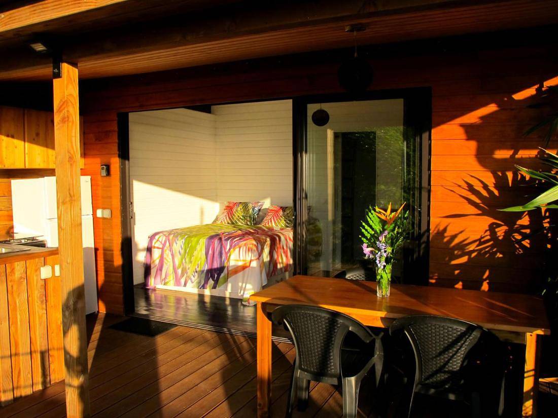 Bungalow Kahaia mit Panoramablick auf das Meer - Bounty Lodge Tahiti in Arue, Tahiti