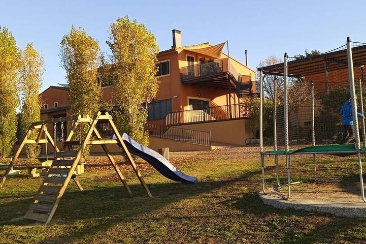 Casa rural para 8 personas, con jardín además de balcón y piscina - 1