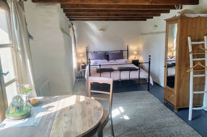 Location de vacances pour 3 personnes, avec Jacuzzi ainsi que Jardin et Piscine à Montcony