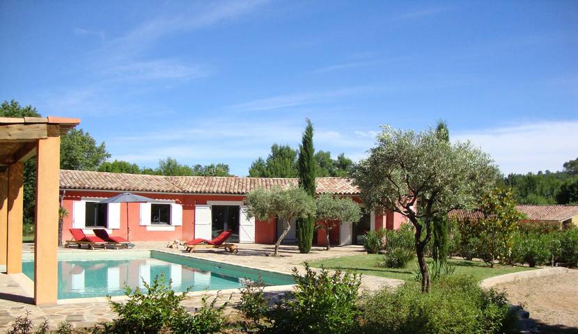 Gîte pour 10 personnes, avec Piscine à Vidauban