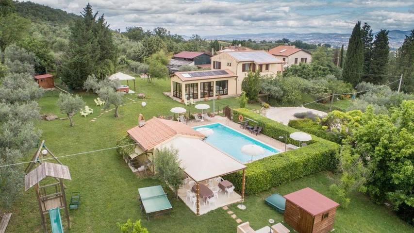 Gîte pour 4 personnes, avec Jacuzzi et Jardin ainsi que Piscine et Sauna à Bevagna