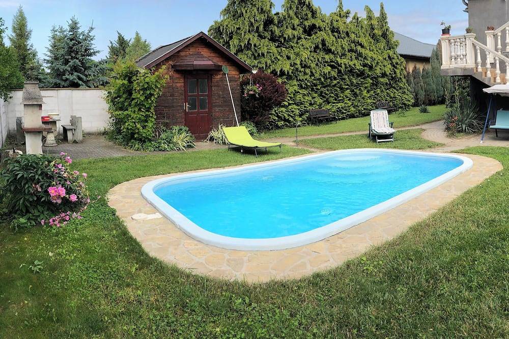Ganze Wohnung, Spacious apartment with pool, panoramic view, garden in Kápolnásnyék, Gárdonyi járás