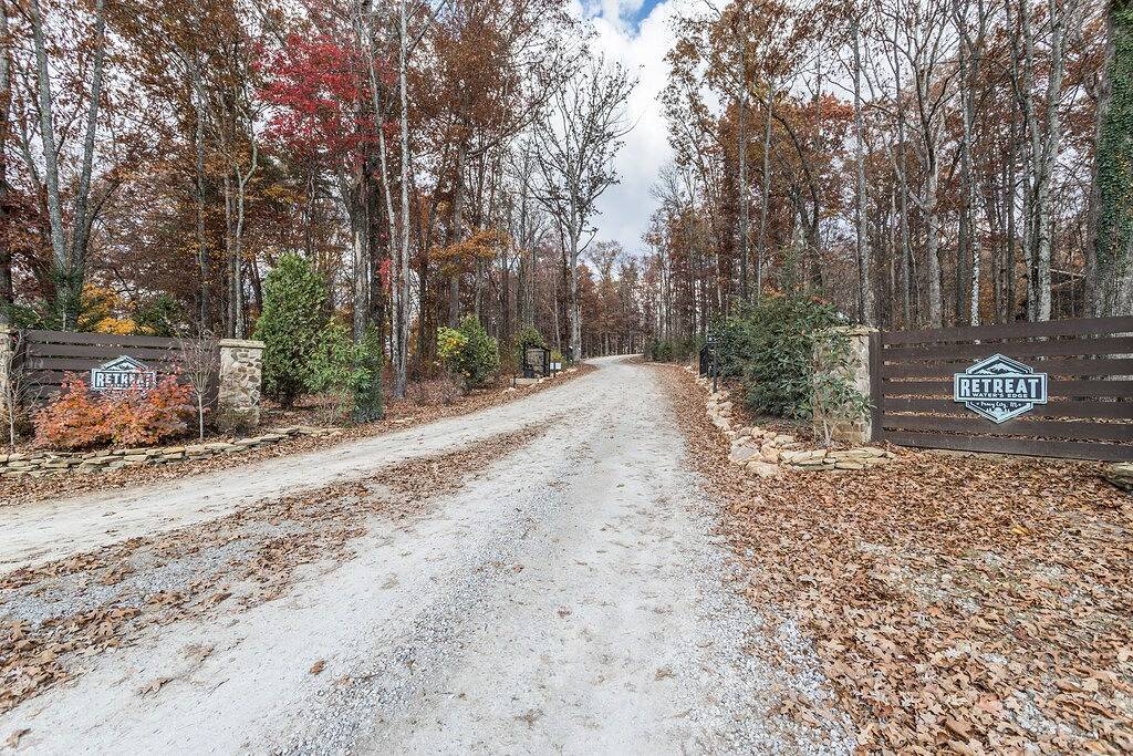 3-Br Luxury Home with Hot Tub & Arcade Games in Grundy County