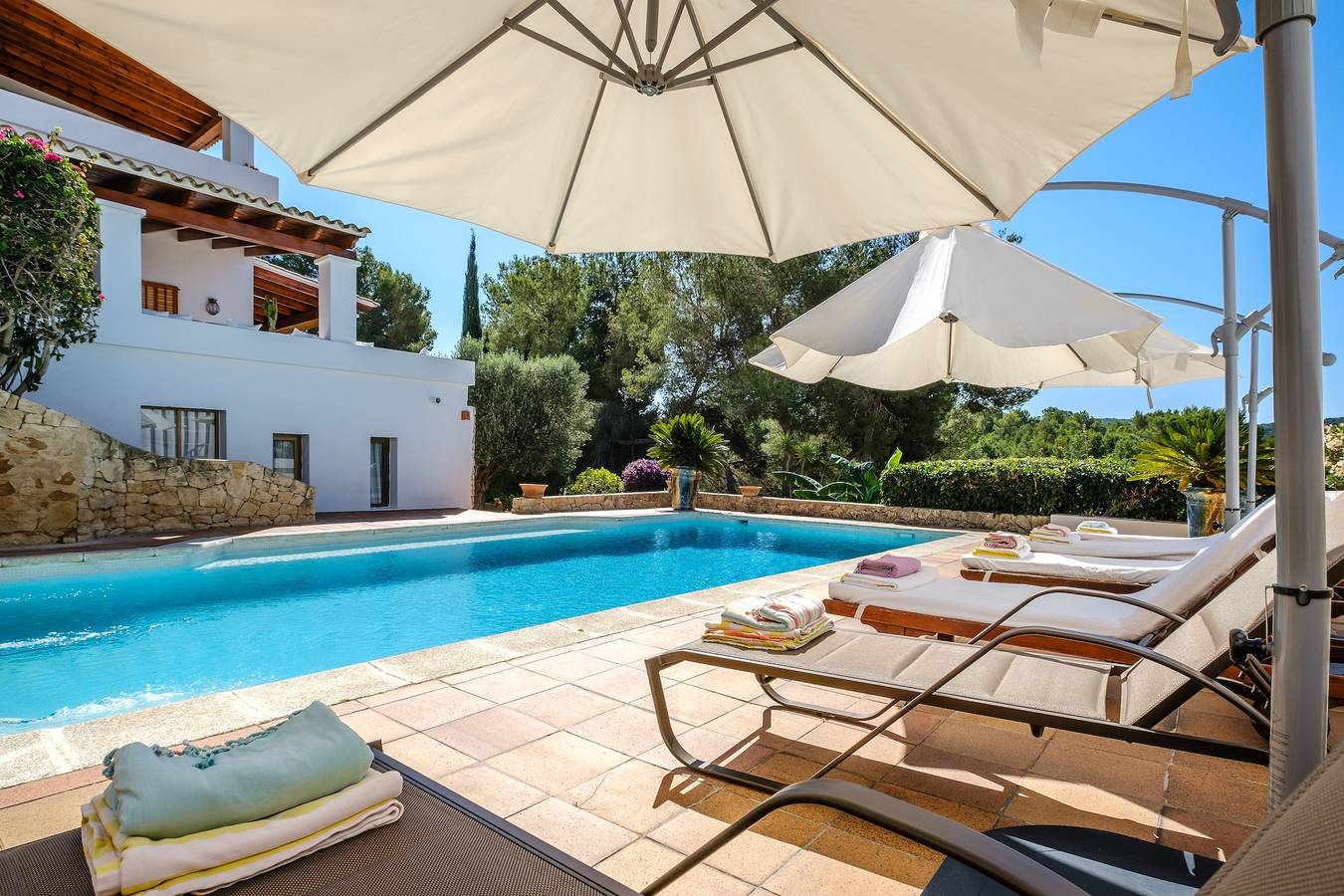 Fantástica casa de vacaciones con vistas al mar, piscina, terraza in Can Furnet, Santa Eulària des Riu