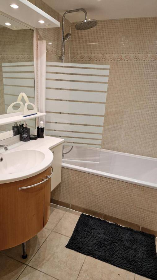 Gîte pour 2 personnes, avec jardin ainsi que balcon et vue à Vaujours - 4