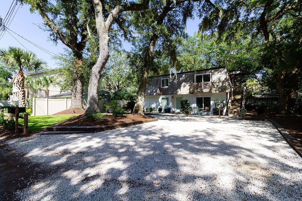 New 2 Bedroom Beach Cottage! One block to Beach! By Crabdaddy's and Crab Trap! in St. Simons Island, Glynn County