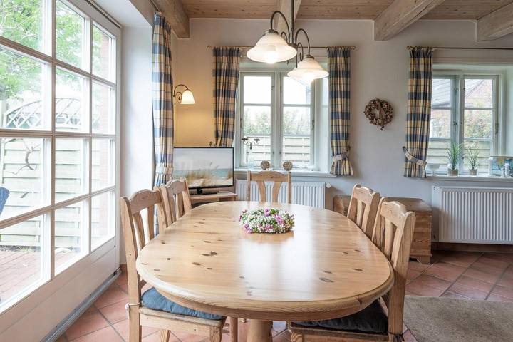Ferienhaus für 5 Personen, mit Terrasse und Garten in Borgsum - 2