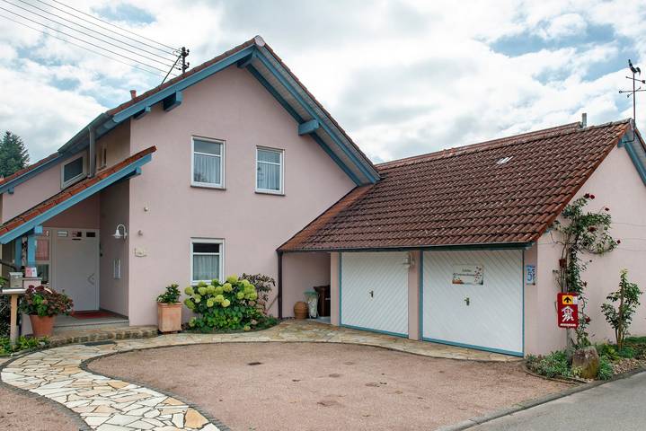 Geheel appartement, Appartement 'Kasperczak' met gedeelde tuin, balkon en Wi-Fi in Uhldingen-Mühlhofen, Region Bodensee-Oberschwaben