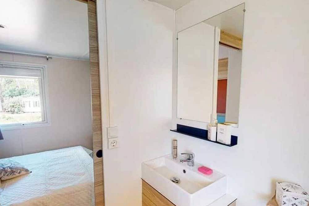 Camping - Funpass inclus - Parc aquatique - eeaiga in Condrieu, Pilat Regional Nature Park