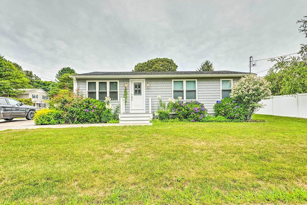 Narragansett Escape by Narrow River & Beaches in Narragansett, Washington County (RI)