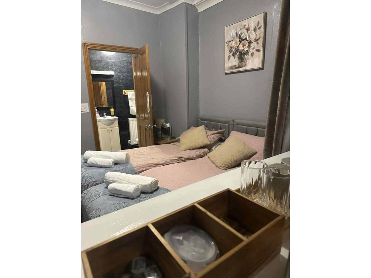 Entire apartment, Standard Twin Room - Shared in Brecon Beacons
