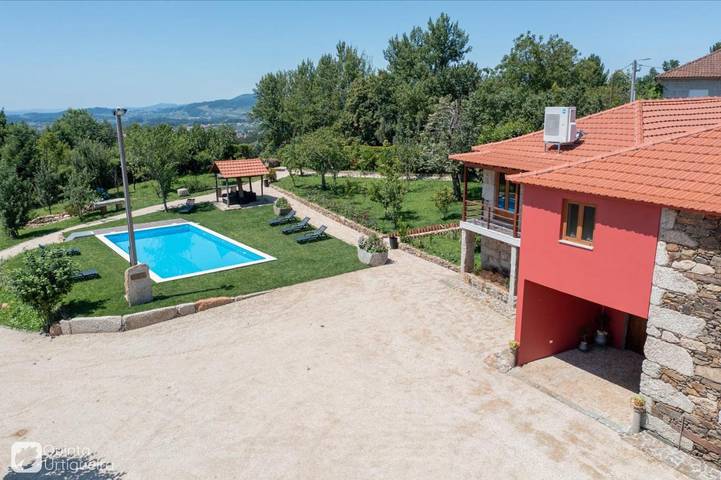 Location de vacances pour 2 personnes, avec terrasse et vue ainsi que jardin et piscine à Felgueiras - 4