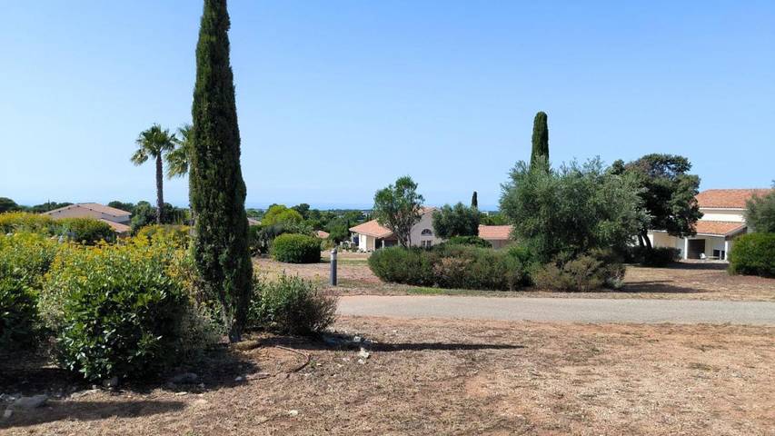 Gîte pour 4 personnes, avec Terrasse et Jardin ainsi que Piscine et Vue dans Circuit Paul-Ricard - 3