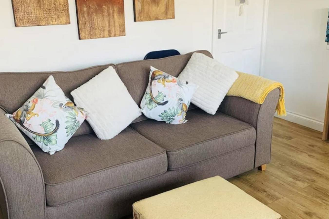 2 Bed Chalet Sleeps 6 - Pets, Near Beach, Parking in Mablethorpe, Lincolnshire