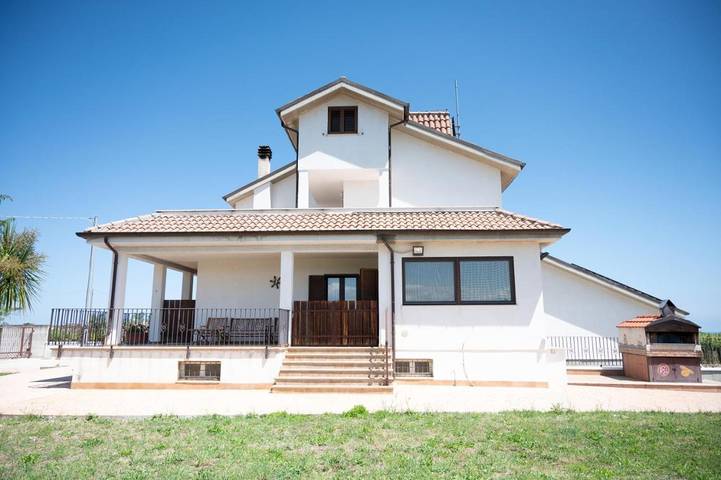 Casa vacanza per 10 persone, con giardino e panorama, con animali domestici - 1