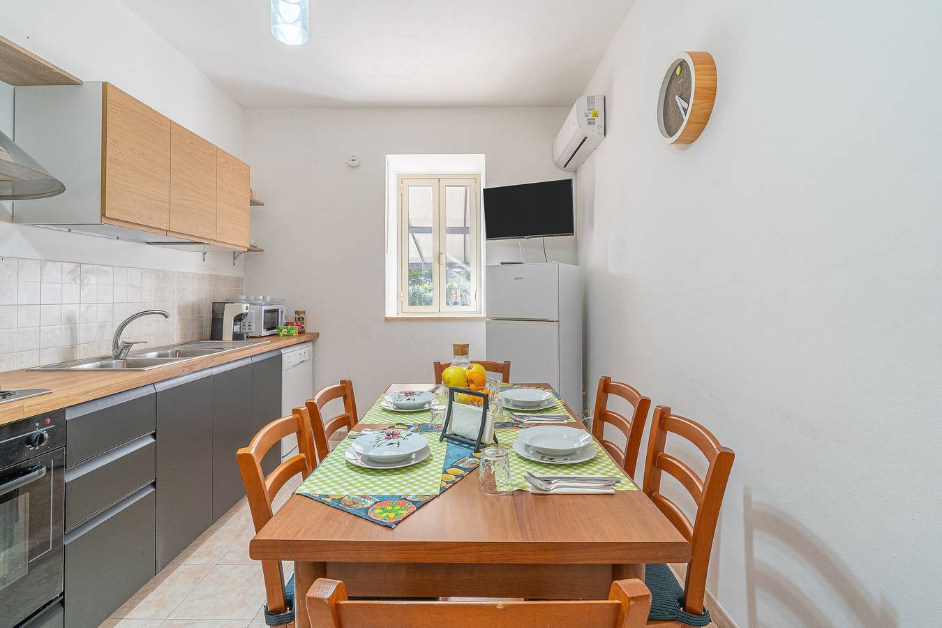 Appartamento intero, Appartamento 'Casa Gardenia Fronte Mare Per 6' con vista mare, Wi-Fi e aria condizionata in Santa Maria del Focallo, Ispica